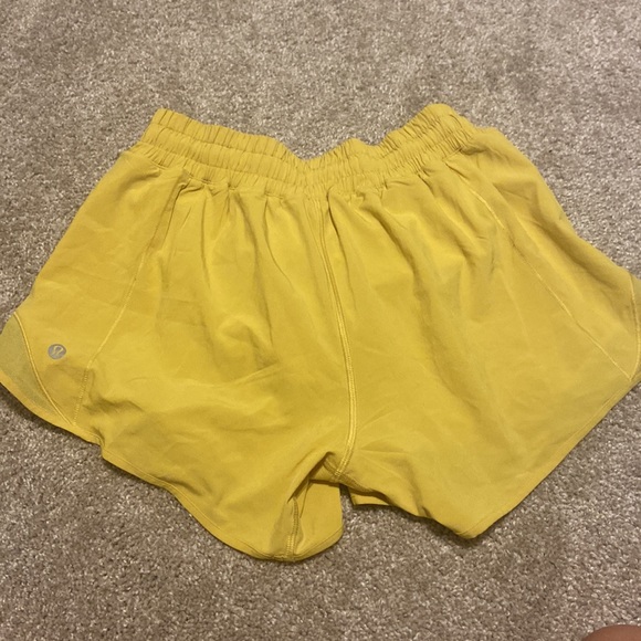 Lululemon hotty hot shorts - Picture 4 of 5
